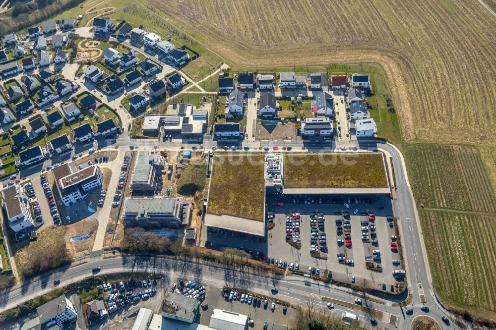 Heiligenhaus aus der Vogelperspektive: Einkaufs- Zentrum und Supermarkt- Filiale von Rewe an der Höseler Straße in Heiligenhaus im Bundesland Nordrhein-Westfalen, Deutschland