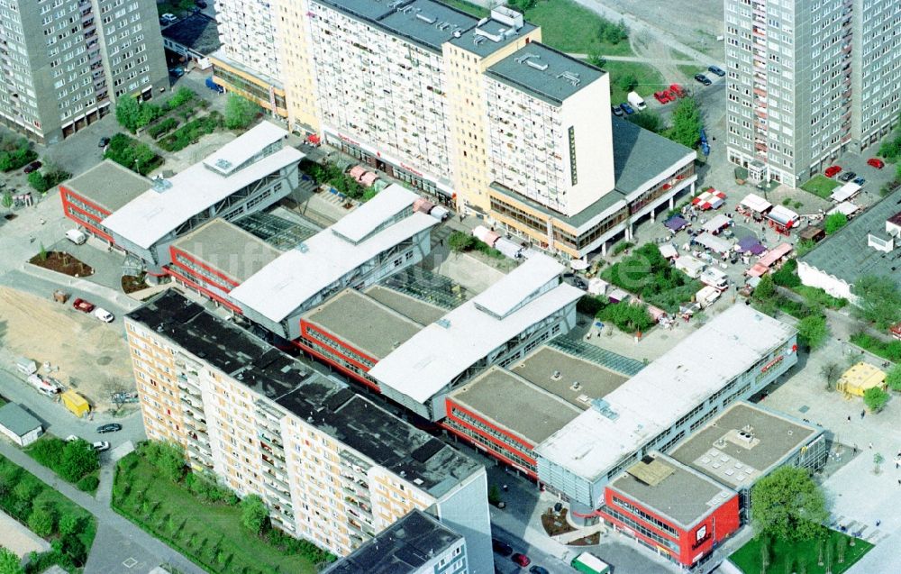 Luftbild Berlin - Einkaufs- Zentrum Tierpark Center im Ortsteil Lichtenberg in Berlin, Deutschland