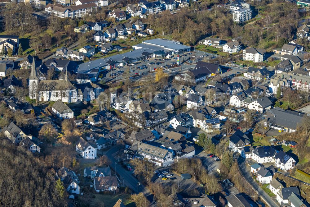 Eslohe (Sauerland) von oben - Einkaufs- Zentrum an der Tölckestraße in Eslohe (Sauerland) im Bundesland Nordrhein-Westfalen, Deutschland