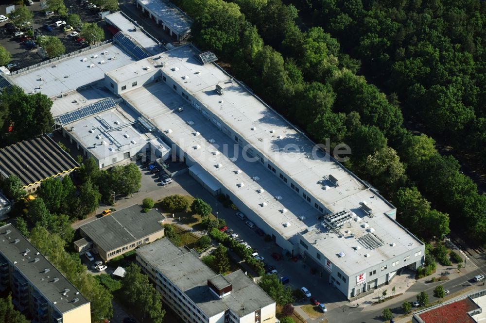 Luftbild Potsdam - Einkaufs- Zentrum des Waldstadt-Center im Ortsteil Potsdam Süd in Potsdam im Bundesland Brandenburg, Deutschland