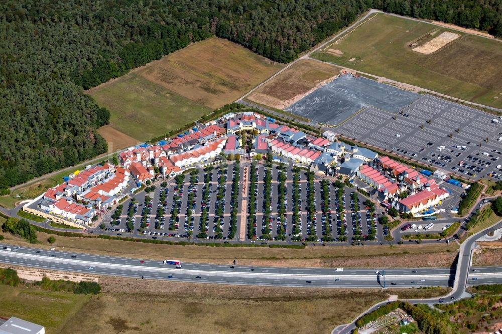 Wertheim von oben - Einkaufs- Zentrum Wertheim Village OUTLET in Wertheim im Bundesland Baden-Württemberg, Deutschland