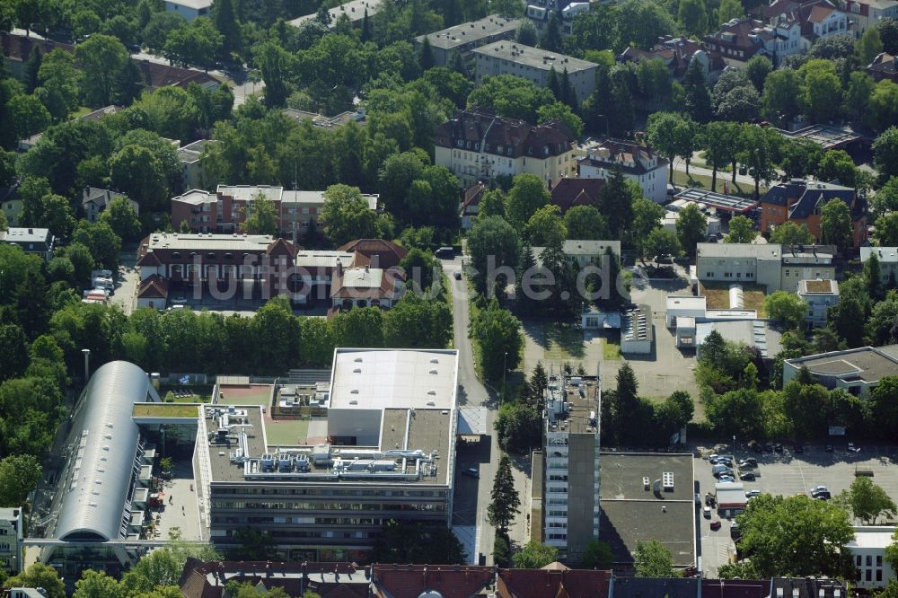 Luftaufnahme Berlin - Einkaufs- Zentrum Zehlendorfer Welle im Ortsteil Zehlendorf in Berlin, Deutschland