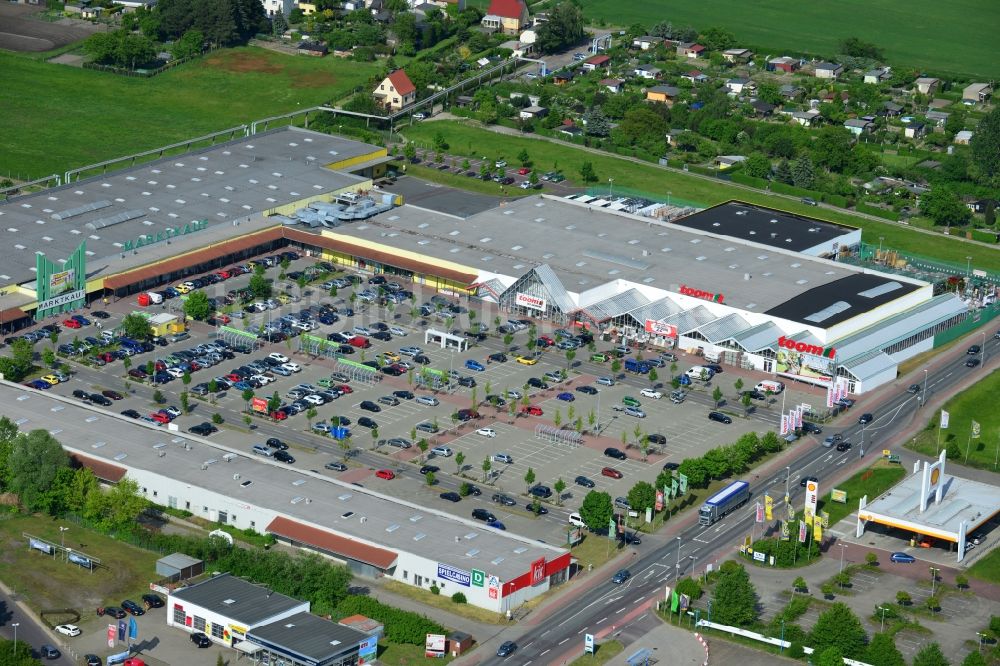 Burg aus der Vogelperspektive: Einkaufscenter in Burg im Bundesland Sachsen-Anhalt