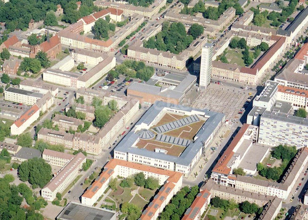 Neubrandenburg / MV von oben - Einkaufscenter der ECE GmbH Hamburg im Stadtzentrum von Neubrandenburg / MV.