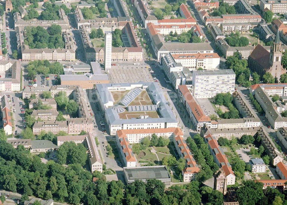 Luftaufnahme Neubrandenburg / MV - Einkaufscenter der ECE GmbH Hamburg im Stadtzentrum von Neubrandenburg / MV.