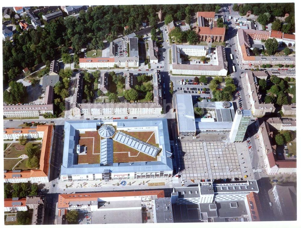 Luftbild Neubrandenburg / MV - Einkaufscenter der ECE GmbH Hamburg im Stadtzentrum von Neubrandenburg / MV.