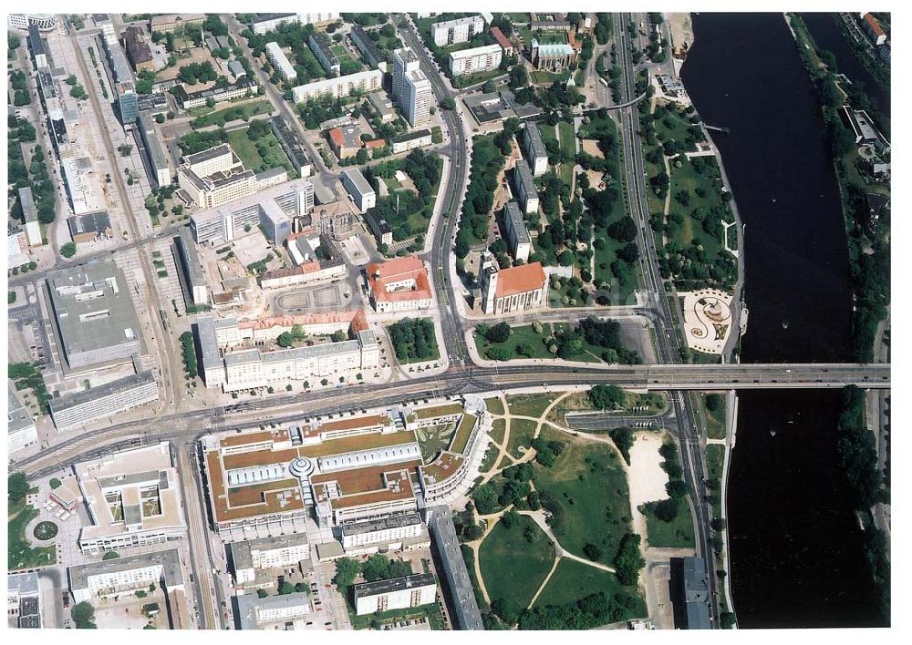 Magdeburg aus der Vogelperspektive: Einkaufscenter der ECE Hamburg im Magdeburger Stadtzentrum.