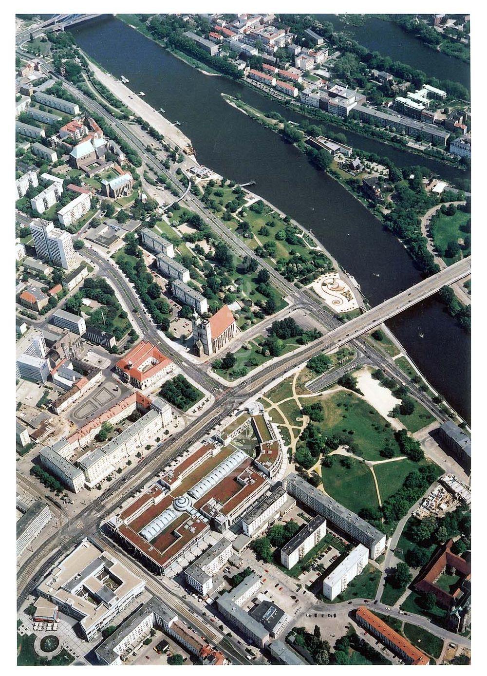 Luftbild Magdeburg - Einkaufscenter der ECE Hamburg im Magdeburger Stadtzentrum.