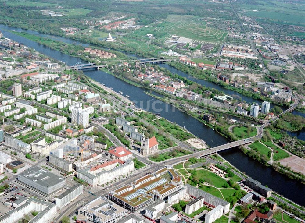 Magdeburg aus der Vogelperspektive: Einkaufscenter der ECE Hamburg im Magdeburger Stadtzentrum.