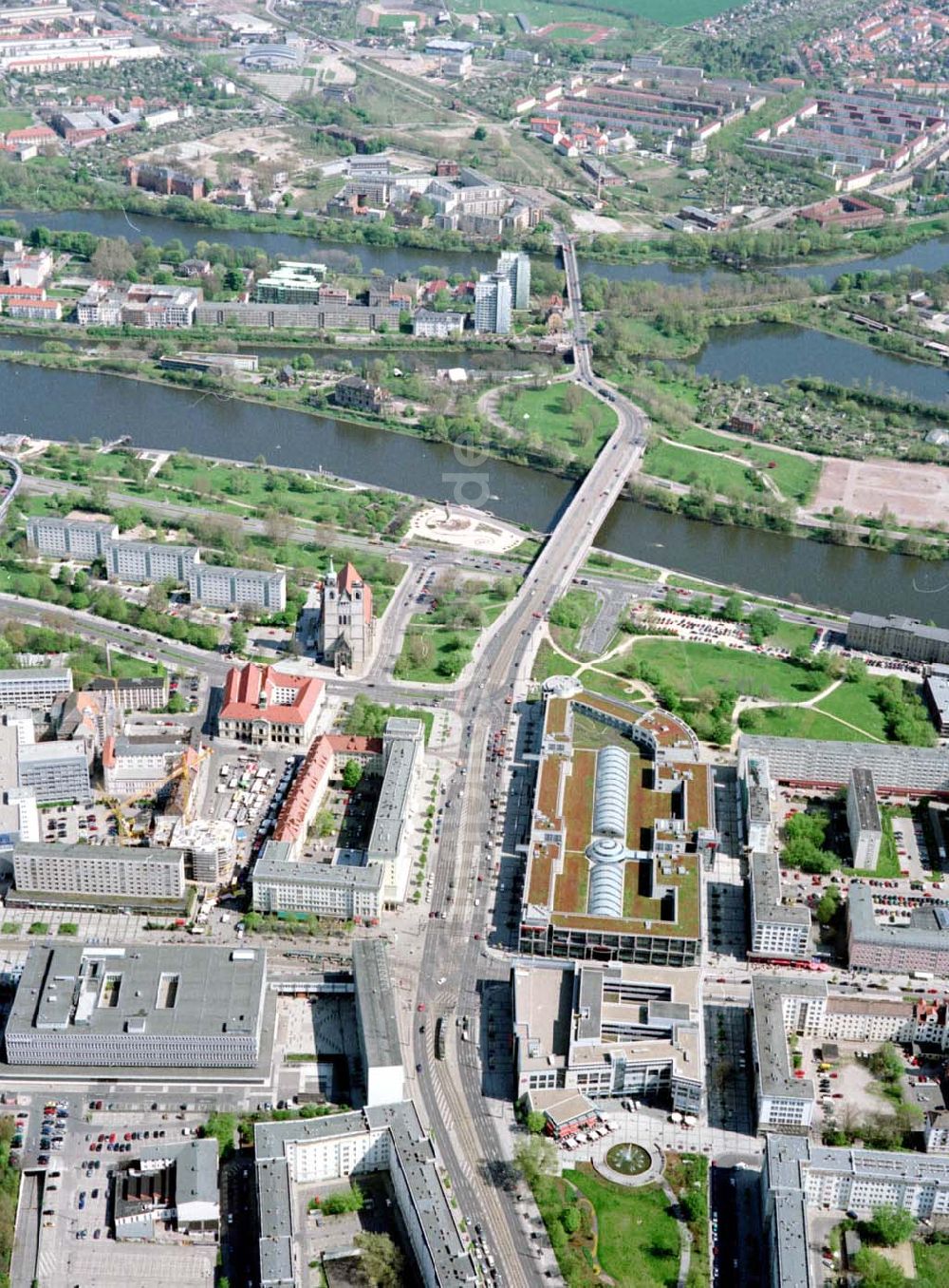 Luftbild Magdeburg - Einkaufscenter der ECE Hamburg im Magdeburger Stadtzentrum.