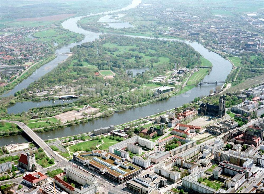 Luftaufnahme Magdeburg - Einkaufscenter der ECE Hamburg im Magdeburger Stadtzentrum.