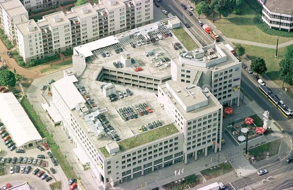 Berlin-Hohenschönhausen von oben - Einkaufscentrum Hohenschönhausener Tor an der Konrad-Wolf-Straße in Berlin-Hohenschönhausen