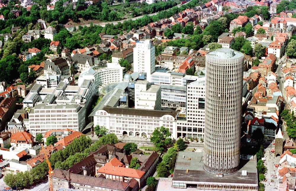 Luftbild Jena - Einkaufspassagen und JENOPTIK AG im Stadtzentrum Jena.