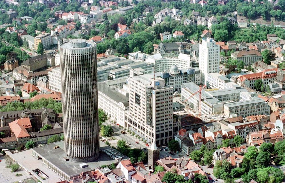 Luftaufnahme Jena - Einkaufspassagen und JENOPTIK AG im Stadtzentrum Jena.