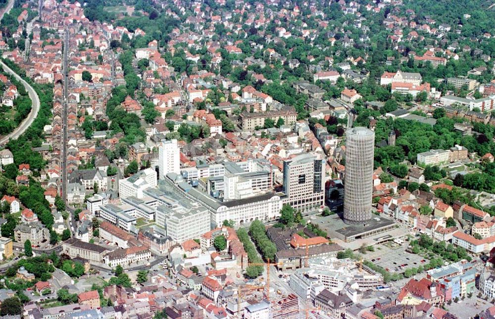 Luftbild Jena - Einkaufspassagen und JENOPTIK AG im Stadtzentrum Jena.