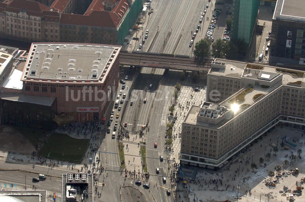 Luftaufnahme Berlin - Einkaufszentrum Alexa und Alexanderhaus am Berliner Alexanderplatz