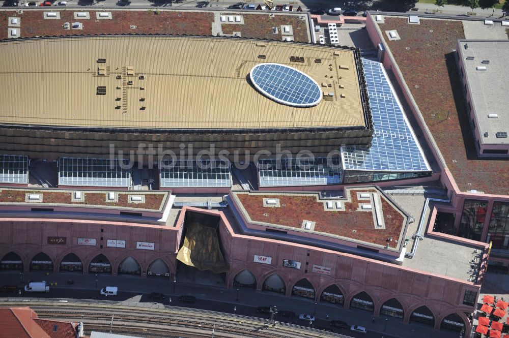 Luftaufnahme - Einkaufszentrum Alexa am Alexanderplatz in Berlin Mitte