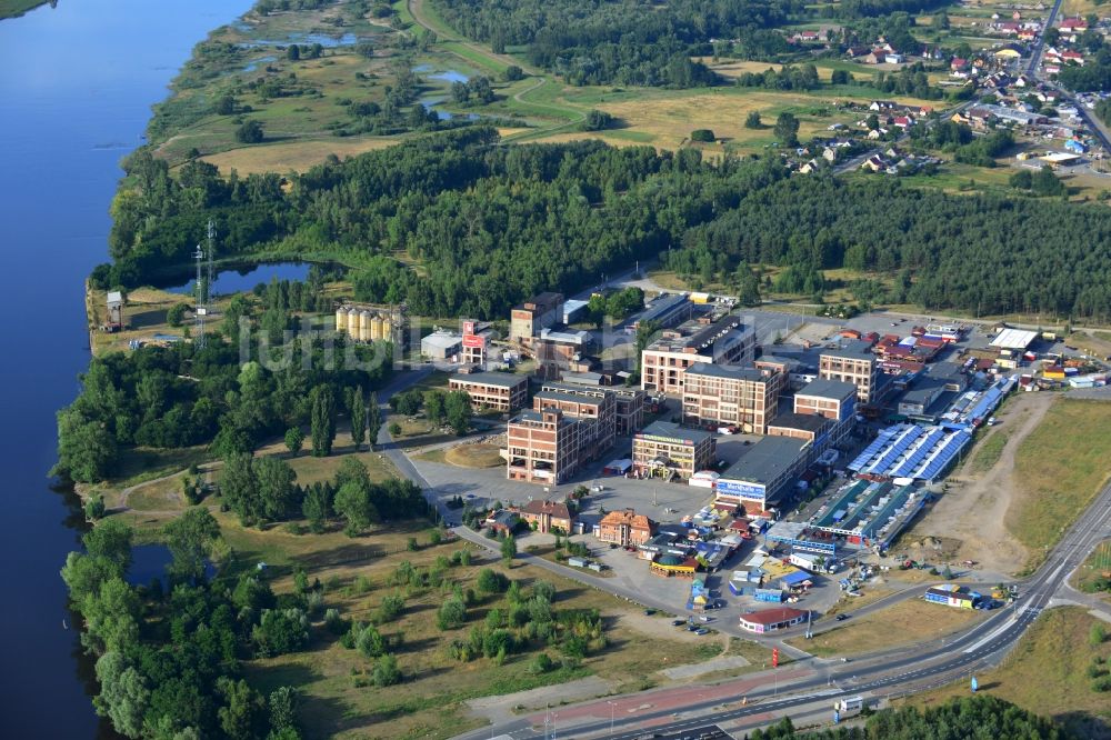 Luftbild Hohenwutzen / Osinow Dolny Niede - Einkaufszentrum bei Osinow Dolny in Westpommern Polen im Grenzgebiet am Ufer der Oder zu Hohenwutzen im Bundesland Brandenburg