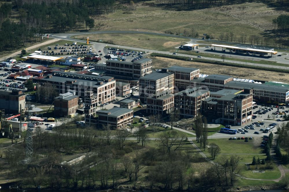 Niederwutzen aus der Vogelperspektive: Einkaufszentrum bei Osinow Dolny in Westpommern Polen im Grenzgebiet am Ufer der Oder zu Hohenwutzen im Bundesland Brandenburg