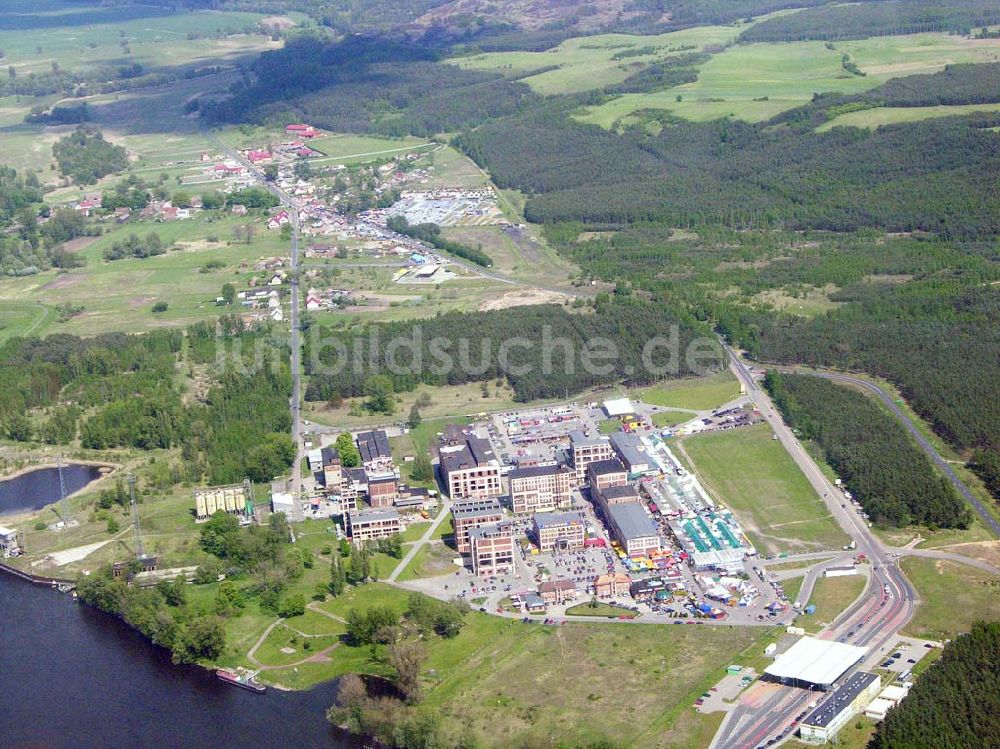 Luftaufnahme Osynow Dolny - Einkaufszentrum bei Osynow Dolny östlich der Oder am Grenzübergang Hohenwutzen (Brandenburg) in der VR Polen