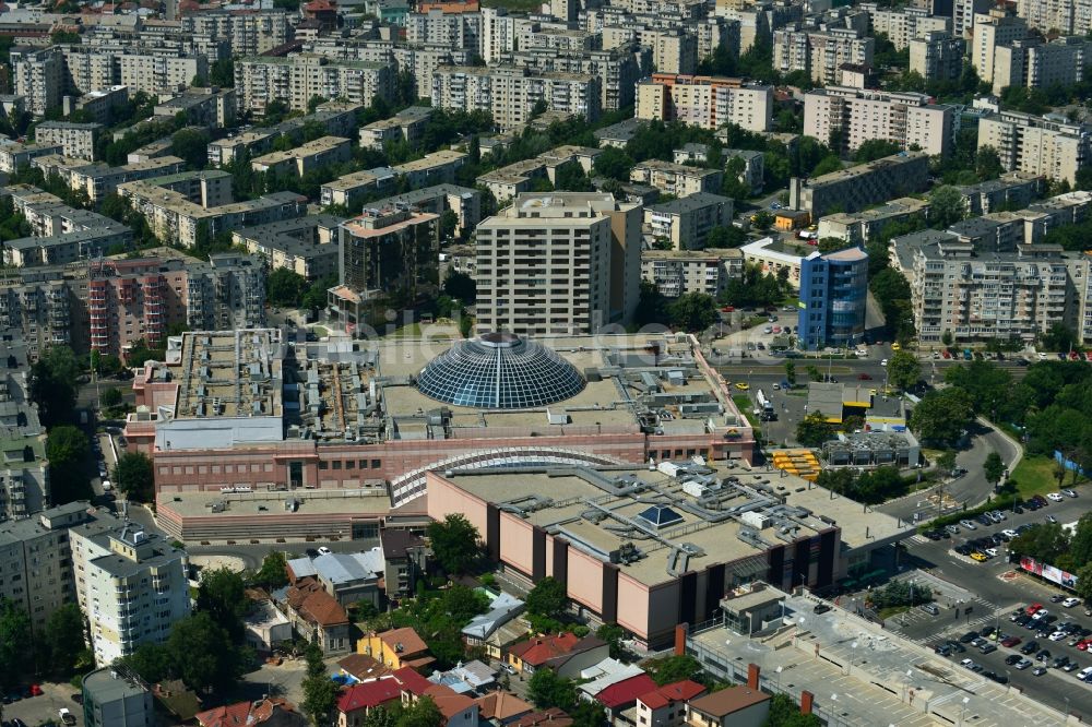 Bukarest von oben - Einkaufszentrum Bucharest Mall an der Calea Vitan im Stadtzentrum der Hauptstadt Bukarest in Rumänien