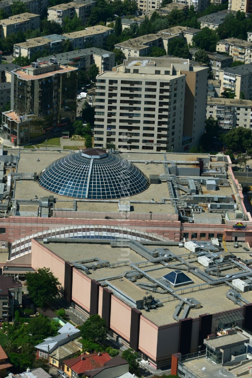 Bukarest aus der Vogelperspektive: Einkaufszentrum Bucharest Mall an der Calea Vitan im Stadtzentrum der Hauptstadt Bukarest in Rumänien