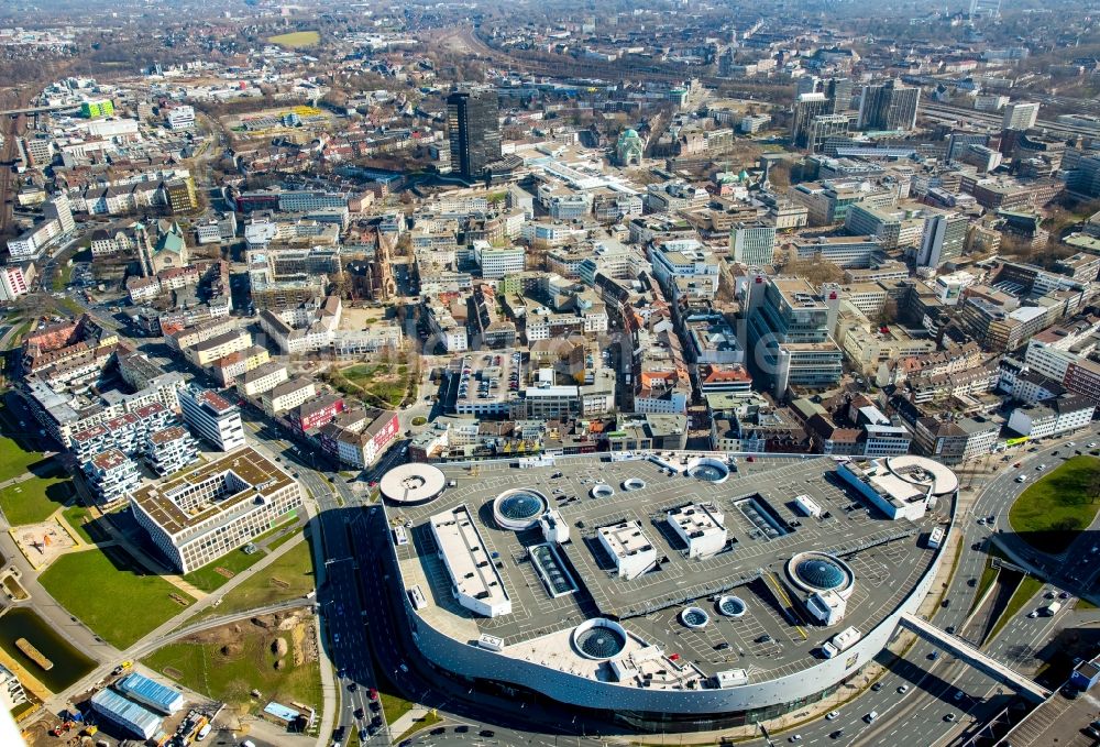 Essen von oben - Einkaufszentrum EKZ Limbecker Platz und Stadtteilansicht der Innenstadt von Essen im Bundesland Nordrhein-Westfalen