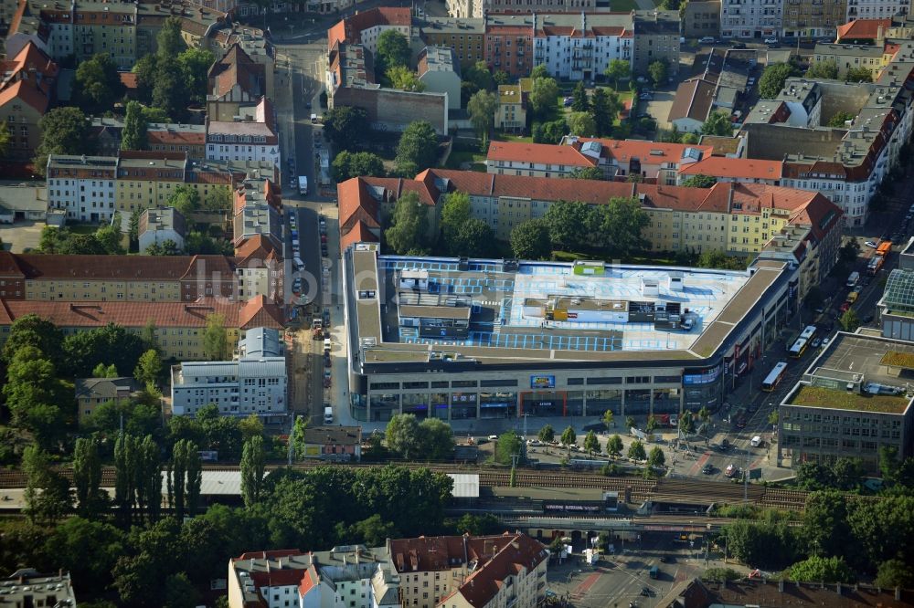 Luftaufnahme Berlin - Einkaufszentrum am Elcknerplatz am Bahnhof Berlin - Köpenick