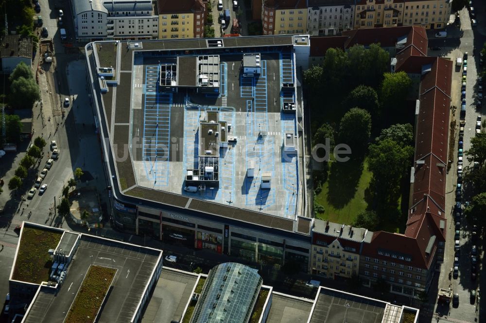 Luftbild Berlin - Einkaufszentrum am Elcknerplatz am Bahnhof Berlin - Köpenick