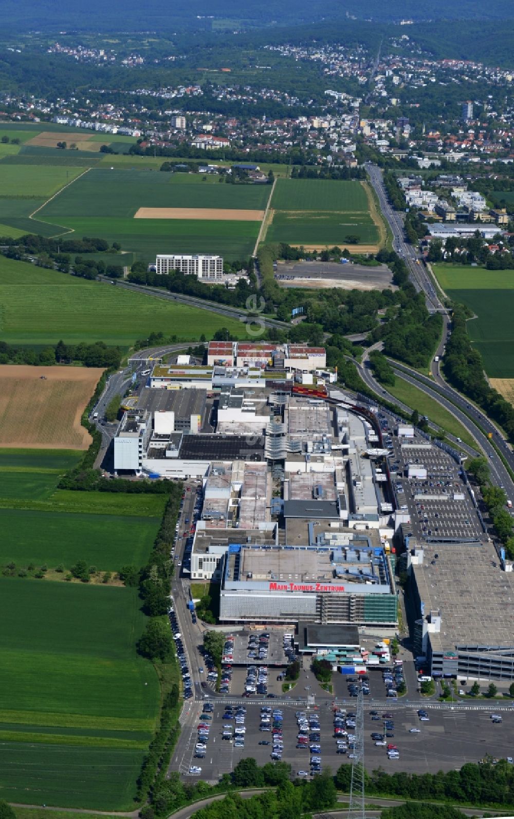 Sulzbach aus der Vogelperspektive: Einkaufszentrum Main-Taunus-Zentrum in Sulzbach / Hessen