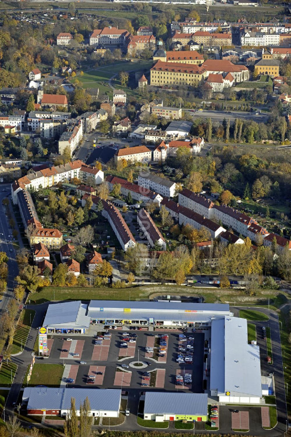 Zeitz von oben - Einkaufszentrum Michaelpark Zeitz