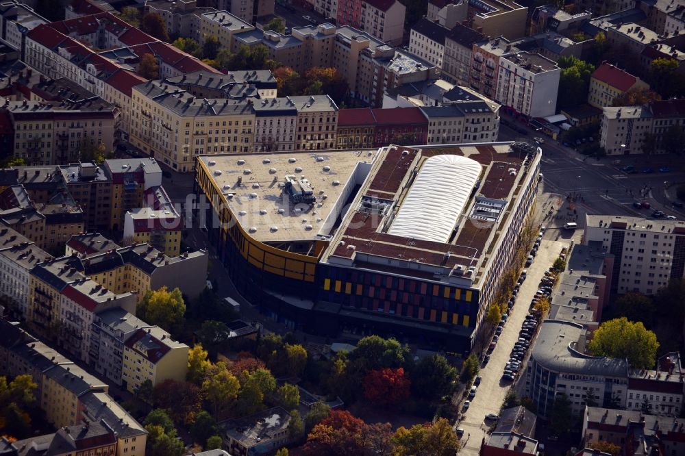 Berlin von oben - Einkaufszentrum Moa Bogen und Hotel Moa an der Stephanstraße im Ortsteil Moabit in Berlin - Mitte