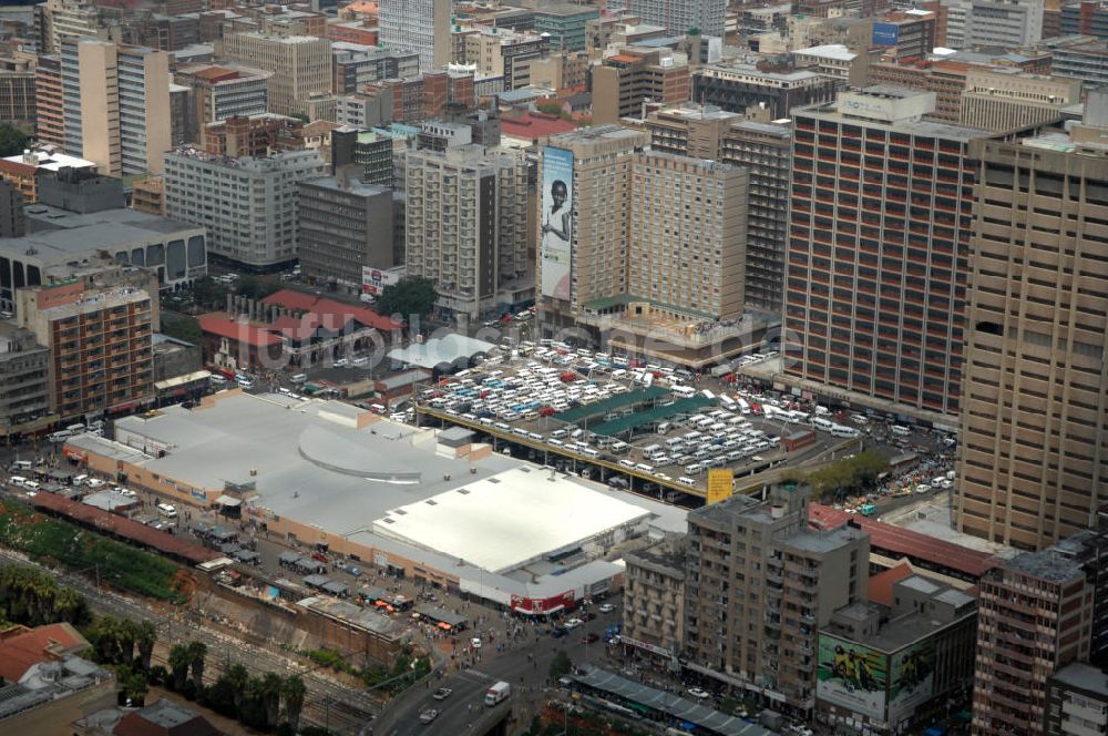 Johannesburg aus der Vogelperspektive: Einkaufszentrum an der Noord Street im Stadtumland von Johannesburg