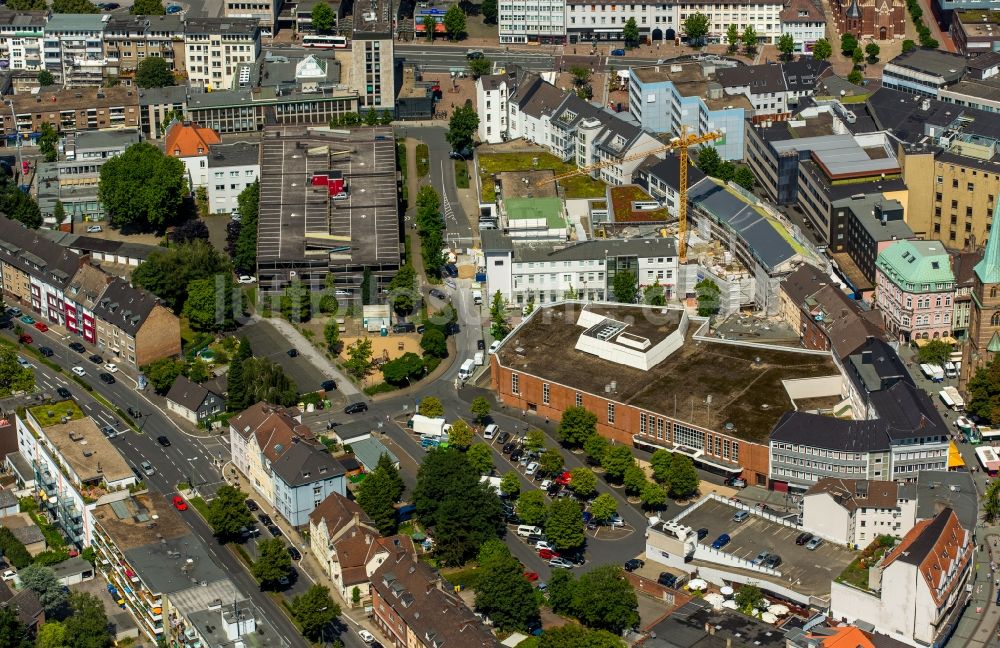 Bottrop von oben - Einkaufszentrum und Parkhaus in der Innenstadt von Bottrop im Bundesland Nordrhein-Westfalen