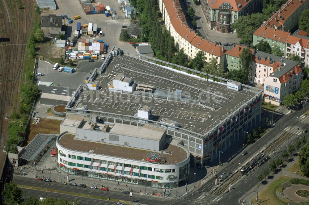 Berlin aus der Vogelperspektive: Einkaufszentrum Ringcenter der ECE GmbH an der Frankfurter Allee in Berlin-Friedrichshain