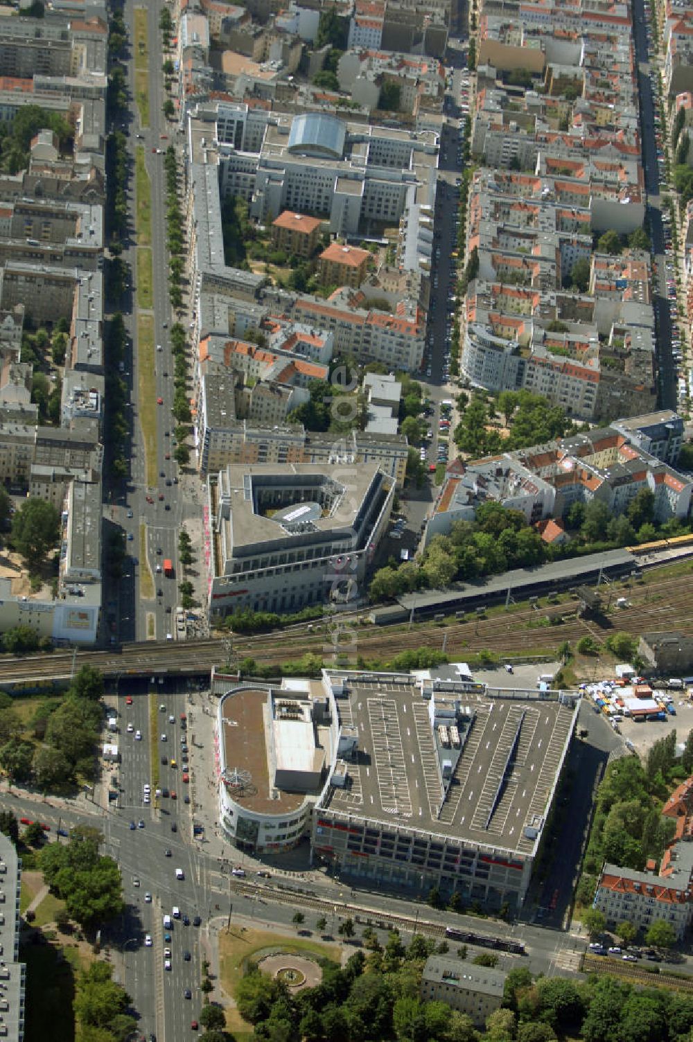 Berlin von oben - Einkaufszentrum Ringcenter der ECE GmbH an der Frankfurter Allee in Berlin-Friedrichshain