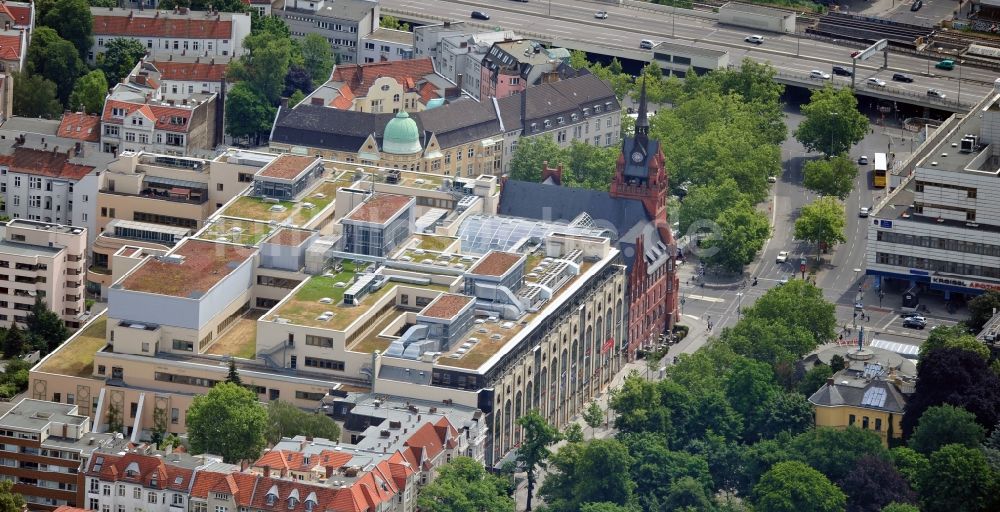 Berlin von oben - Einkaufszentrum ? Das Schloss ? Berlin im Stadtteil Steglitz