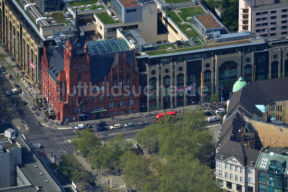 Luftaufnahme Berlin - Einkaufszentrum „ Das Schloss “ am roten alten Rathaus in der Schloßstraße / Ecke Grunewaldstraße in Berlin - Steglitz