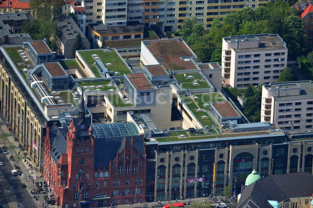 Berlin von oben - Einkaufszentrum „ Das Schloss “ am roten alten Rathaus in der Schloßstraße / Ecke Grunewaldstraße in Berlin - Steglitz