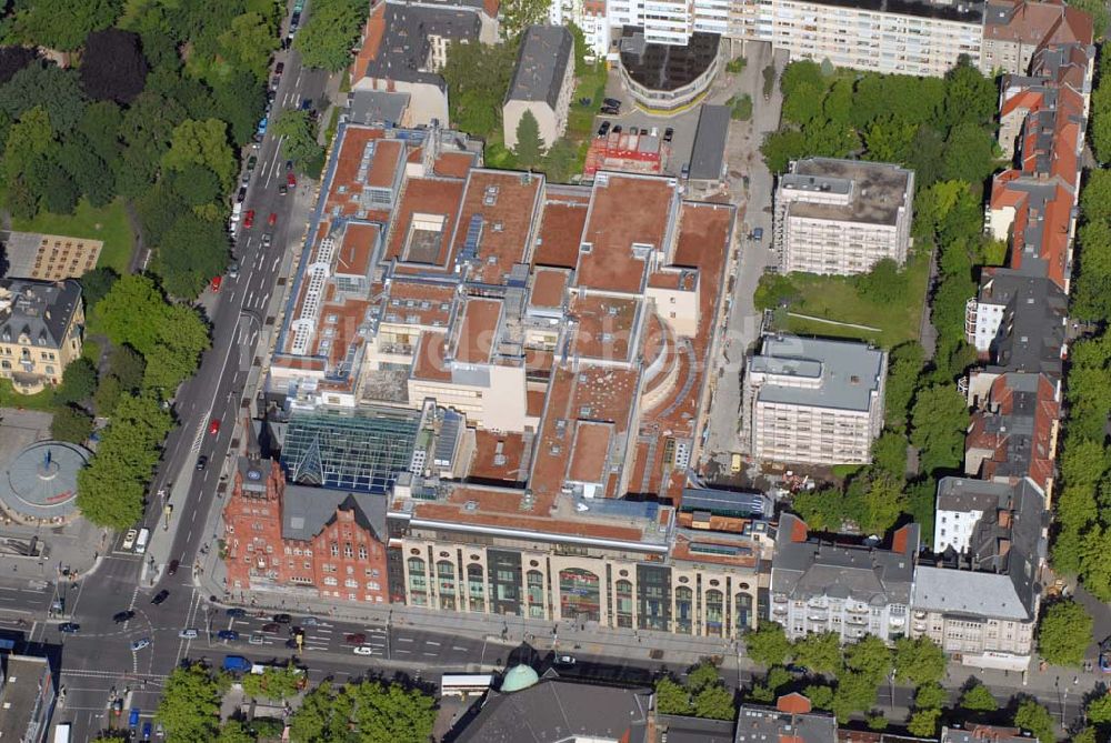 Luftaufnahme Berlin-Steglitz - Einkaufszentrum ?Das Schloss? am roten alten Rathaus in der Schloßstraße/Ecke Grunewaldstraße