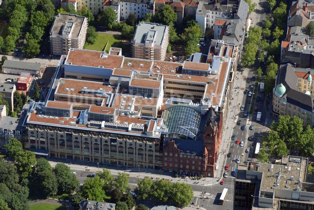 Berlin-Steglitz aus der Vogelperspektive: Einkaufszentrum ?Das Schloss? am roten alten Rathaus in der Schloßstraße/Ecke Grunewaldstraße