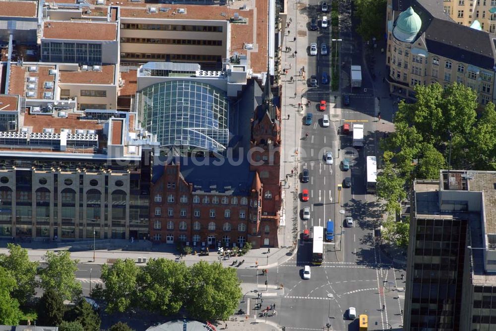 Luftbild Berlin-Steglitz - Einkaufszentrum ?Das Schloss? am roten alten Rathaus in der Schloßstraße/Ecke Grunewaldstraße