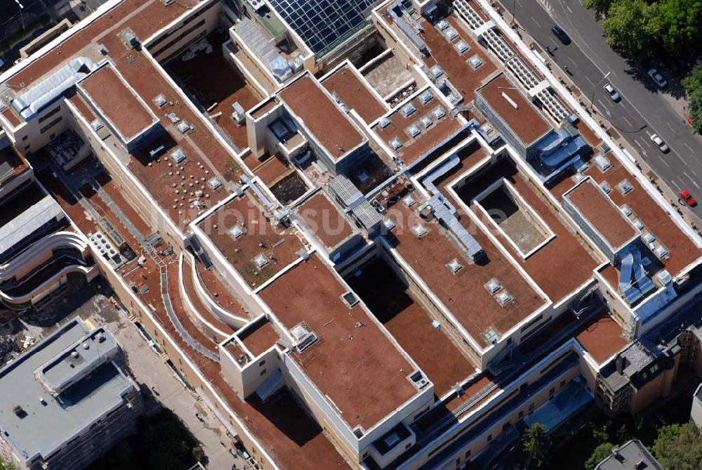 Luftbild Berlin-Steglitz - Einkaufszentrum ?Das Schloss? am roten alten Rathaus in der Schloßstraße/Ecke Grunewaldstraße