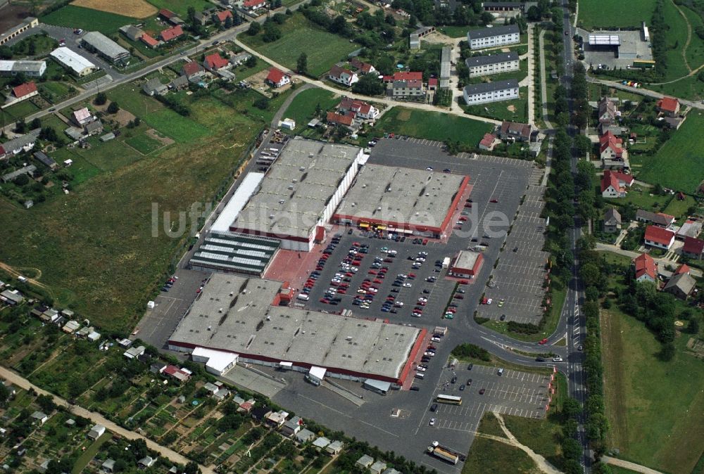 Seelow aus der Vogelperspektive: Einkaufszentrum Seelow an der Bundesstraße B1 in Seelow im Bundesland Brandenburg