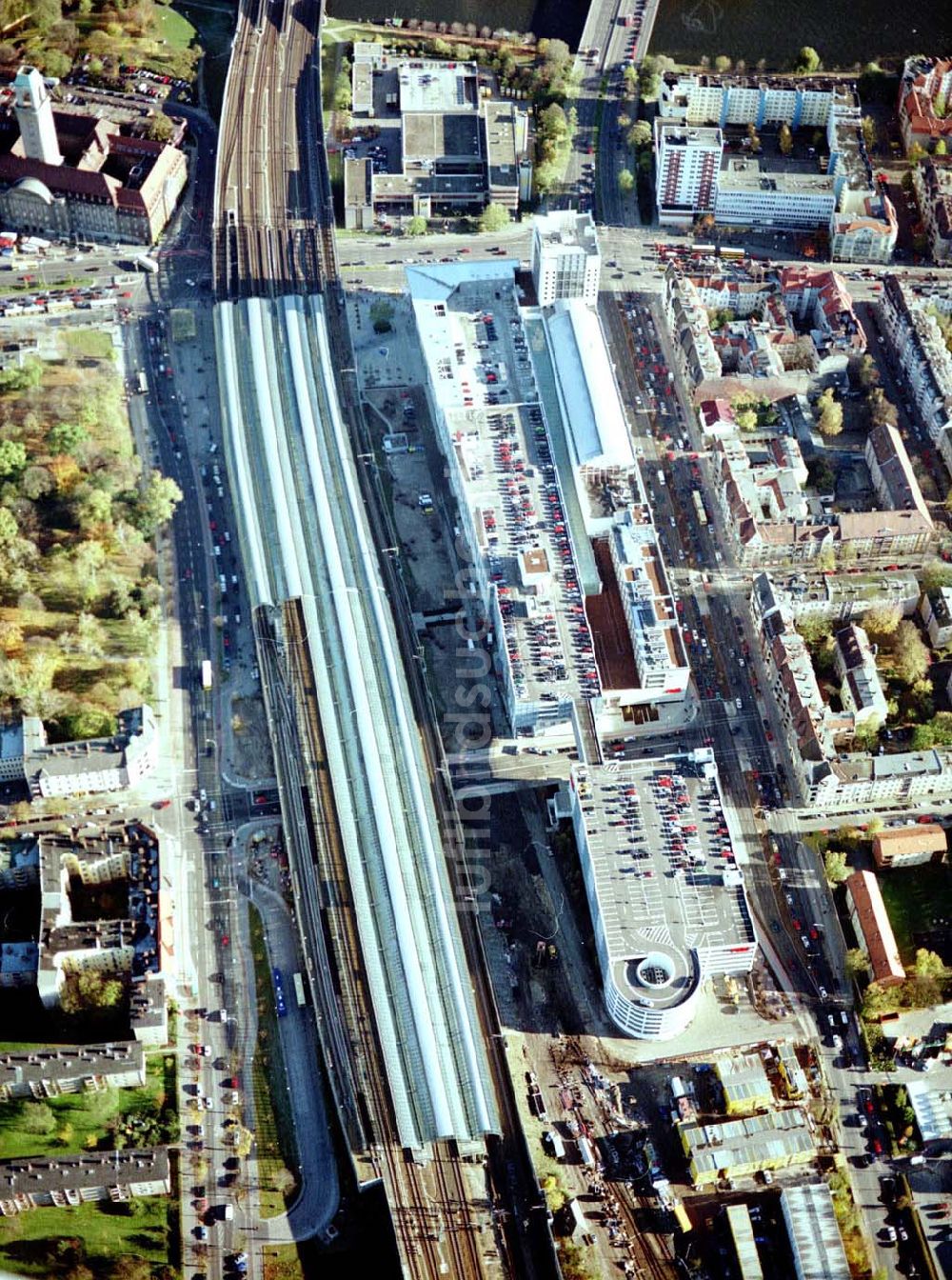 Luftbild Berlin - Spandau - Einkaufszentrum SPANDAUER ARCADEN am Spandauer Bahnhof in Berlin - Spandau.