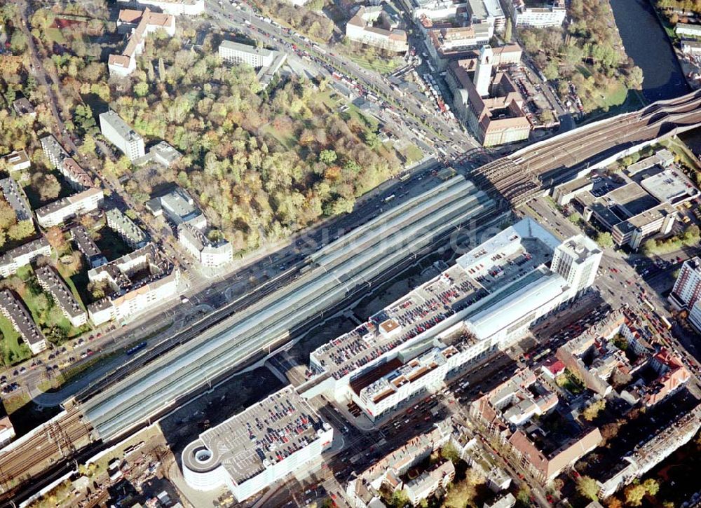 Luftaufnahme Berlin - Spandau - Einkaufszentrum SPANDAUER ARCADEN am Spandauer Bahnhof in Berlin - Spandau.