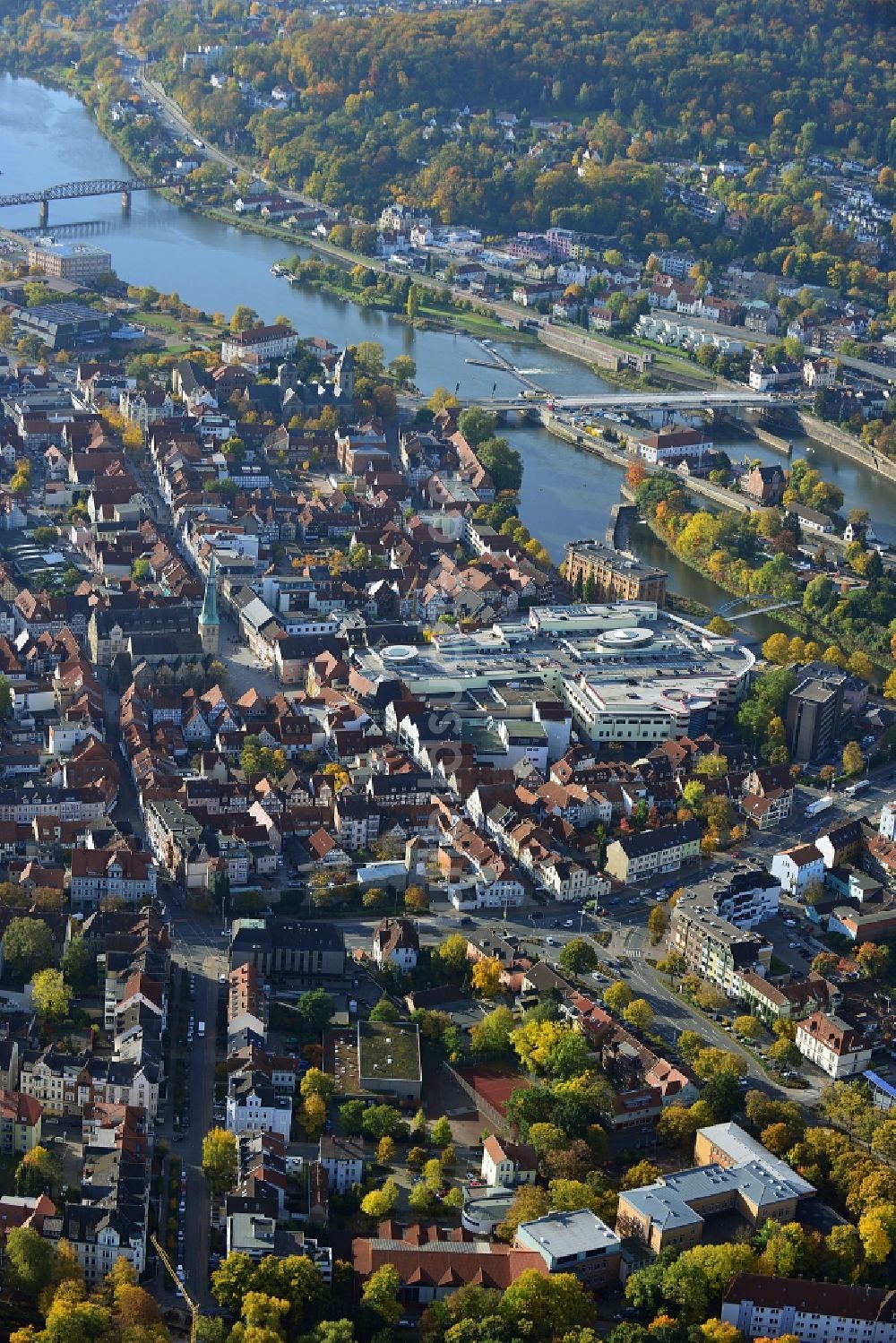 Hameln aus der Vogelperspektive: Einkaufszentrum Stadtgalerie der ECE in der historischen Altstadt im Stadtzentrum von Hameln im Bundesland Niedersachsen