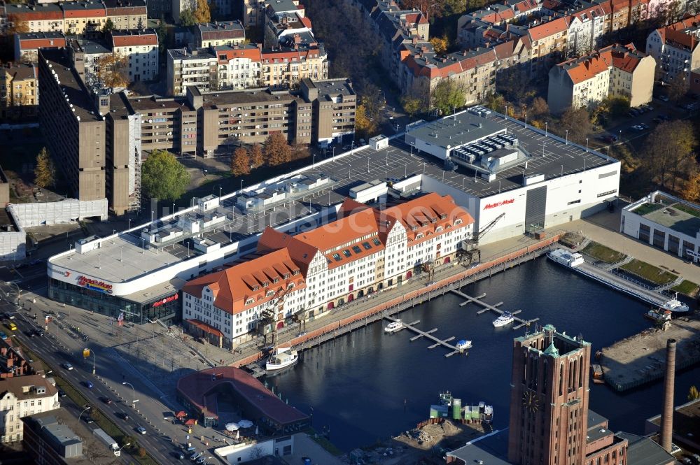 Berlin von oben - Einkaufszentrum Tempelhofer Hafen in Berlin