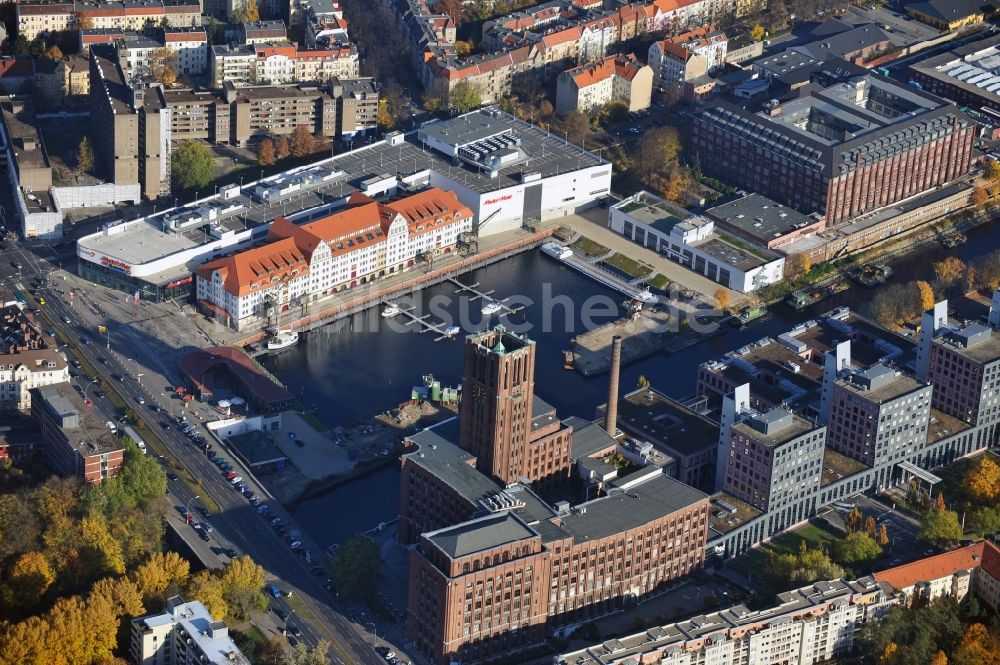 Berlin aus der Vogelperspektive: Einkaufszentrum Tempelhofer Hafen in Berlin