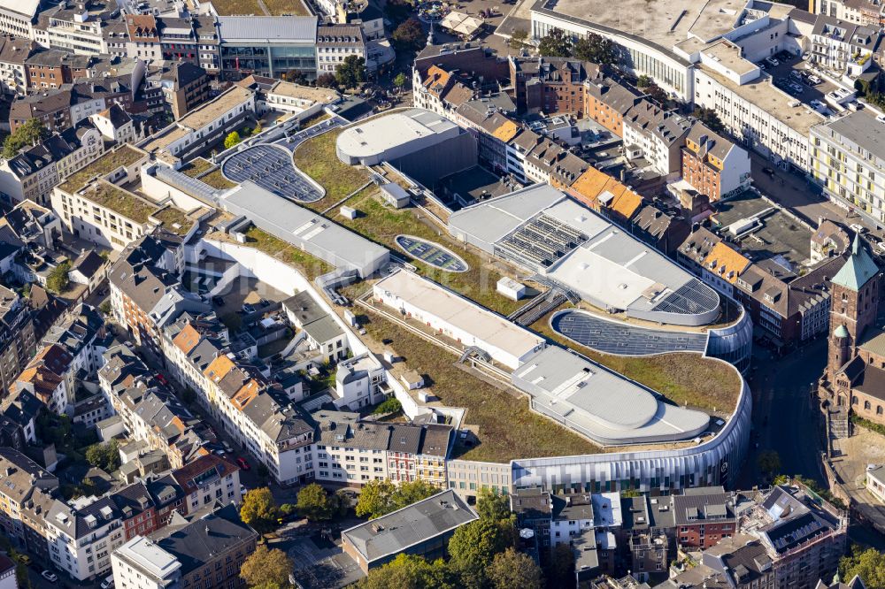 Aachen von oben - Einkaufzentrum Aquis Plaza Aachen an der Adalbertstraße in Aachen im Bundesland Nordrhein-Westfalen, Deutschland